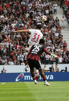 19.09.2026 xmgoodx Frankfurt am Main, Deutsche Bank Park Bundesliga Saison 2026 2027 Eintracht Frankfurt - SC Freiburg Raphael Onyedika (25, Eintracht Frankfurt) gegen Igor MatanoviÄ‡ (Freiburg) DFL DFB REGULATIONS PROHIBIT ANY USE OF PHOTOGRAPHS AS IMAGE SEQUENCES AND OR QUASI-VIDEO.