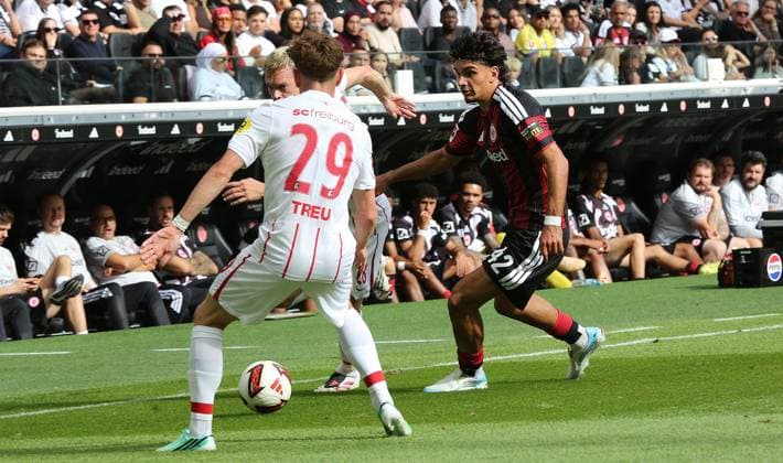 19.09.2026 xmgoodx Frankfurt am Main, Deutsche Bank Park Bundesliga Saison 2026 2027 Eintracht Frankfurt - SC Freiburg Can Uzun (42, Eintracht Frankfurt) gegen Philipp Treu (Freiburg) DFL DFB REGULATIONS PROHIBIT ANY USE OF PHOTOGRAPHS AS IMAGE SEQUENCES AND OR QUASI-VIDEO.