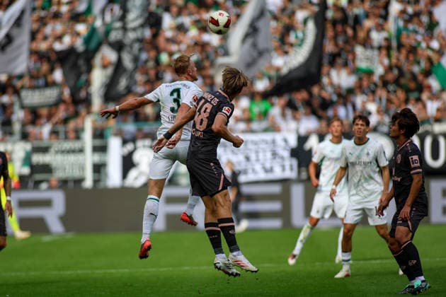 19.09.2026, GER, Fussball, Herren, Bundesliga , 1. Bundesliga, Saison 2026 2027, VfL Borussia Mönchengladbach - FSV Mainz 05 Isac Lidberg (BMG) und Kacper Potulski (M05) im Kampf um den Ball Copyright: xSvenxHanischx