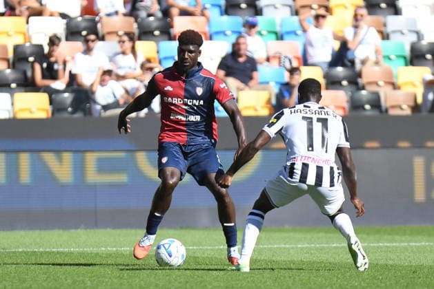 September 19, 2026, Udine: Cagliari s Kevin Carlos in action against Udinese s Hassane Kamara during the italian soccer Serie A match between Udinese Calcio vs Cagliari Calcio on 19 September 2026 at the Bluenergy stadium in Udine, Italy. ANSA . Soccer: Serie A; Udinese Vs Cagliari  - ZUMAa110 20260919_zaf_a110_012 Copyright: xEttorexGriffonix