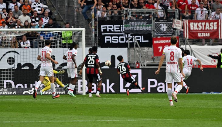 19.09.2026, xjhx, Fussball 1.Bundesliga, Eintracht Frankfurt - SC Freiburg v.l. Yuito Suzuki (SC Freiburg) Goal scored, erzielt das Tor zum 2:2 (DFL DFB REGULATIONS PROHIBIT ANY USE OF PHOTOGRAPHS as IMAGE SEQUENCES and or QUASI-VIDEO) Frankfurt am Main