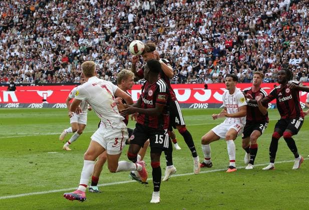 19.09.2026 xmgoodx Frankfurt am Main, Deutsche Bank Park Bundesliga Saison 2026 2027 Eintracht Frankfurt - SC Freiburg Robin Koch (4, Eintracht Frankfurt) rettet per Kopf DFL DFB REGULATIONS PROHIBIT ANY USE OF PHOTOGRAPHS AS IMAGE SEQUENCES AND OR QUASI-VIDEO.