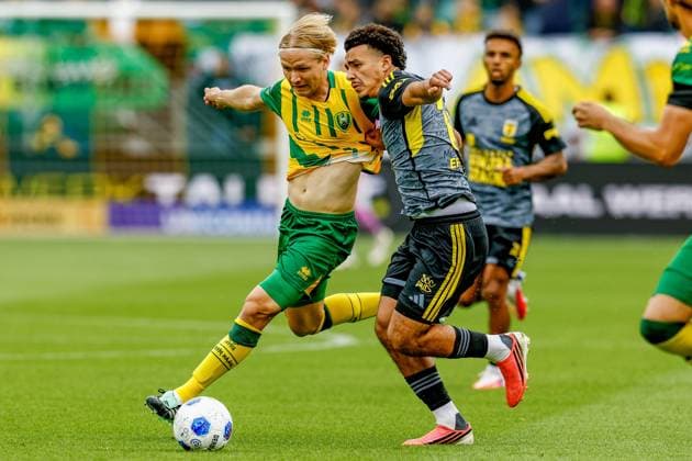 DEN HAAG , 19-09-2026 , WerkTalent Stadium , season 2026 2027 , Dutch Eredivisie football , match between ADO Den Haag and Cambuur , picture shows ADO Den Haag player Matej Sin vs SC Cambuur player Rafik El Arguioui ADO - Cambuur  x207260243x Copyright: