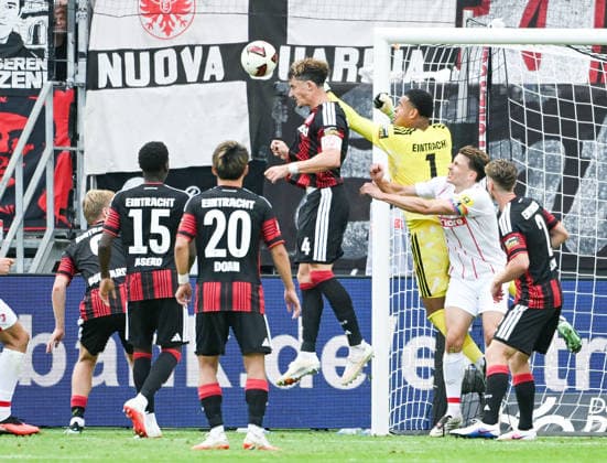 19.09.2026, xpsx, Fussball 1.Bundesliga, Eintracht Frankfurt - SC Freiburg v.l. Robin Koch (Eintracht Frankfurt), Noah Atubolu (Eintracht Frankfurt) (DFL DFB REGULATIONS PROHIBIT ANY USE OF PHOTOGRAPHS as IMAGE SEQUENCES and or QUASI-VIDEO) emspor Frankfurt