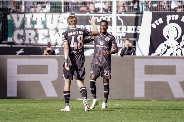 Deutschland: Fussball Saison 2026 2027 , 1. Bundesliga , 4. Spieltag , Borussia Mönchengladbach vs. 1. FSV Mainz 05 - ista-Borussia-Park (Mönchengladbach) : Kacper Potulski (1. FSV Mainz 05, 48) und Sheraldo Becker (1. FSV Mainz 05, 23) Tor und Torjubel zum 1:2, Tor, Torjubel, Jubel, Freude, Emotionen Mönchengladbach ista-Borussia-Park Deutschland Germany Copyright: xBennetxLongx