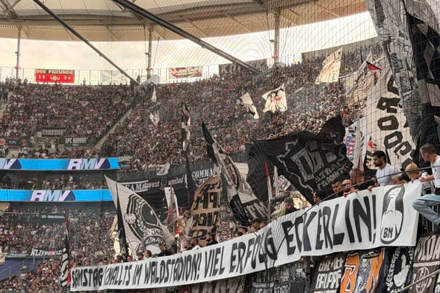 Eintracht Frankfurt Fans wünschen MMA-Kämpfer Christian Eckerlin viel Glück, der bei Octagon94 am kommenden Wochenende im Deutsche Bank Park Waldstadion antritt - 19.09.2026 Bundesliga, Saison 26 27: Eintracht Frankfurt vs. SC Freiburg, Deutsche Bank Park, 4. Spieltag