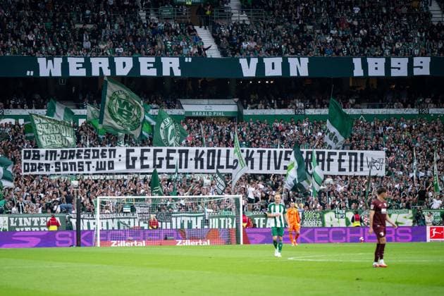19.09.2026, GER, Fussball, Herren, 1. Bundesliga, Saison 2026 2027, 4. Spieltag, SV Werder Bremen vs. FC Augsburg Banner der Ultras, Ob in Dresden oder sonst wo, gegen Kollektivstrafen, DFB DFL regulations prohibit any use of photographs as image sequences and or quasi-video Bremen Weserstadion Bremen Deutschland Copyright: xNordphoto Memmlerx