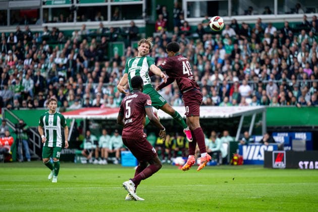 19.09.2026, GER, Fussball, Herren, 1. Bundesliga, Saison 2026 2027, 4. Spieltag, SV Werder Bremen vs. FC Augsburg Niclas Füllkrug ( Werder Bremen, 10 ) beim Kopfball im Zweikampf mit Noahkai Banks ( FC Augsburg, 40 ), davor Chrislain Matsima ( FC Augsburg, 05 ) DFB DFL regulations prohibit any use of photographs as image sequences and or quasi-video Bremen Weserstadion Bremen Deutschland Copyright: xNordphoto Memmlerx
