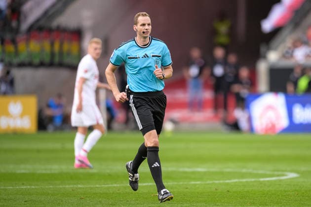 Fußball, 1. Bundesliga, 20260919, SG Eintracht Frankfurt - SC Freiburg. Im Bild Schiedsrichter Sören STORKS. Frankfurt Deutsche Bank Park Hessen Deutschland Copyright: Passion2Press MarkusxFischerx