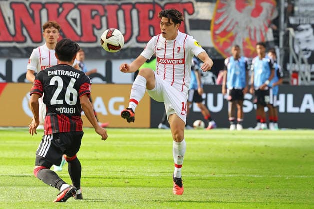 Frankfurt, Deutschland 19. September 2026: 1. BL - 2026 2027 - Sp. 4 - Eintracht Frankfurt gegen SC Freiburg Im Bild: v. li. im Zweikampf Keita Kosugi (Frankfurt) gegen Yuito Suzuki (SCF). DFL DFB regulations prohibit any use of photographs as image sequences and or quasi-video Deutsche Bank Park Hessen Copyright: xFotostandx xRacochax
