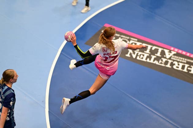 Sport Bilder des Tages Handball I Frauen I Saison 2026-2027 I Bundesliga I 4. Spieltag I Buxtehuder SV - HSG Bensheim-Auerbach I 19.09.2026 Wurf Jule Polsz (17, HSG Bensheim Auerbach) Buxtehude Halle Nord (Neu) Niedersachsen Deutschland Copyright: xLobeca FelixxWeißbergx