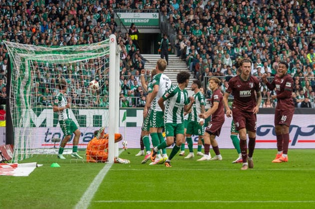 Deutschland: Fussball 1. Bundesliga, 4. Spieltag 2026 2027, Werder Bremen - FC Augsburg am 19.09.2026 in Bremen (Weserstadion): Tor zum 0:2 Calvin Brackelmann (FC Augsburg, 2) Copyright: xSvenxHeidmannx