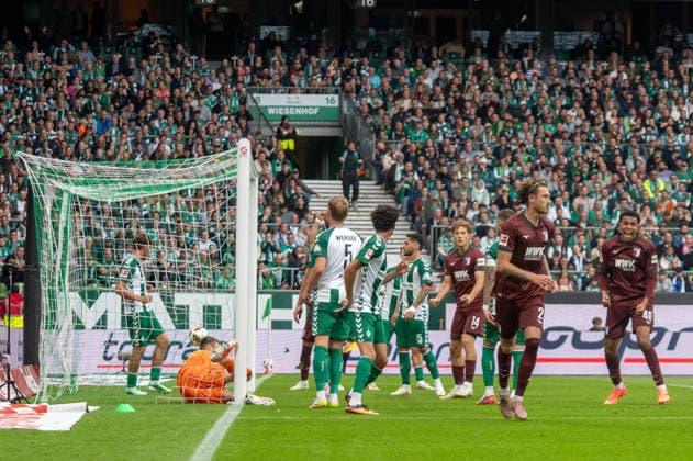 Deutschland: Fussball 1. Bundesliga, 4. Spieltag 2026 2027, Werder Bremen - FC Augsburg am 19.09.2026 in Bremen (Weserstadion): Tor zum 0:2 Calvin Brackelmann (FC Augsburg, 2) Copyright: xSvenxHeidmannx