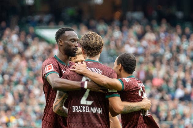 Deutschland: Fussball 1. Bundesliga, 4. Spieltag 2026 2027, Werder Bremen - FC Augsburg am 19.09.2026 in Bremen (Weserstadion): Tor zum 0:2 Calvin Brackelmann (FC Augsburg, 2) Jubel, Freude, Torjubel, Emotionen Copyright: xSvenxHeidmannx
