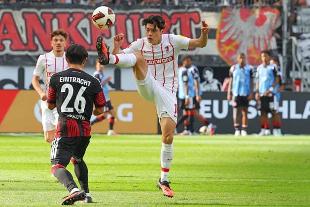 Frankfurt, Deutschland 19. September 2026: 1. BL - 2026 2027 - Sp. 4 - Eintracht Frankfurt gegen SC Freiburg Im Bild: v. li. im Zweikampf Keita Kosugi (Frankfurt) gegen Yuito Suzuki (SCF). DFL DFB regulations prohibit any use of photographs as image sequences and or quasi-video Deutsche Bank Park Hessen Copyright: xFotostandx xRacochax