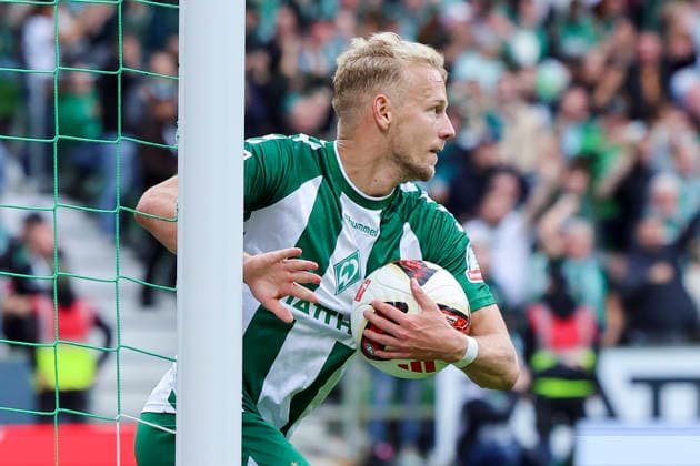 Marco Gruell (Werder Bremen) bejubelt seinen Treffer zum 1:2 waehrend des spiels der 1. Bundesliga zwischen SV Werder Bremen und FC Augsburg, Weserstadion am 19. September 2026 in Bremen, Deutschland. (Foto von Marco Steinbrenner DeFodi Images) +++ Marco Gruell (Werder Bremen) celebrates after scoring his teams first goal during the Bundesliga match between SV Werder Bremen and FC Augsburg at Weserstadion on September 19, 2026 in Bremen, Germany. (Photo by Marco Steinbrenner DeFodi Images) DFB DFL REGULATIONS PROHIBIT ANY USE OF PHOTOGRAPHS AS IMAGE SEQUENCES AND OR QUASI-VIDEO. (Photo by Marco Steinbrenner DeFodi Images) -