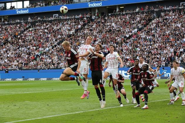 19.09.2026 xmgoodx Frankfurt am Main, Deutsche Bank Park Bundesliga Saison 2026 2027 Eintracht Frankfurt - SC Freiburg Jonathan Burkhardt (9, Eintracht Frankfurt) und Robin Koch (4, Eintracht Frankfurt) gegen Philipp Lienhart (Freiburg) DFL DFB REGULATIONS PROHIBIT ANY USE OF PHOTOGRAPHS AS IMAGE SEQUENCES AND OR QUASI-VIDEO.
