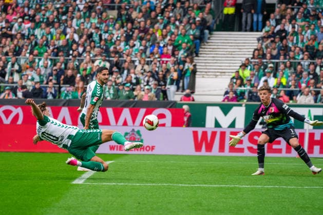 Niklas Füllkrug (Werder Bremen, 10), Finn Dahmen (FC Augsburg, 1), Deutschland: Fussball, Bundesliga, Saison 2026 27, 4. Spieltag, 19.09.2026, Werder Bremen vs FC Augsburg, Weserstadion (Bremen) Copyright: xLeonxFrickx