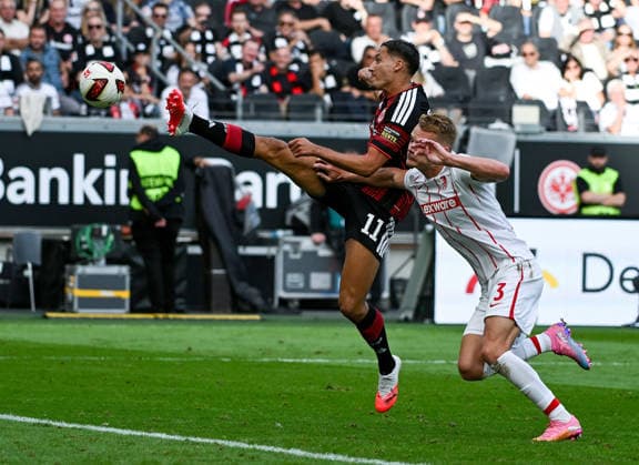 19.09.2026, xpsx, Fussball 1.Bundesliga, Eintracht Frankfurt - SC Freiburg v.l. Younes Ebnoutalib (Eintracht Frankfurt), Philipp Lienhart zautz (SC Freiburg) (DFL DFB REGULATIONS PROHIBIT ANY USE OF PHOTOGRAPHS as IMAGE SEQUENCES and or QUASI-VIDEO) emspor Frankfurt
