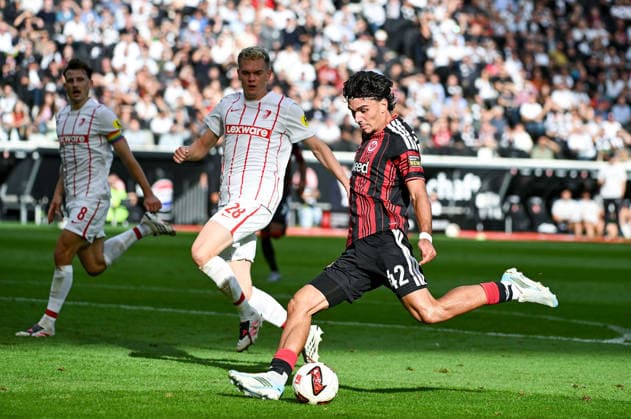 19.09.2026, xpsx, Fussball 1.Bundesliga, Eintracht Frankfurt - SC Freiburg v.l. Matthias Ginter (SC Freiburg), Can Uzun (Eintracht Frankfurt) (DFL DFB REGULATIONS PROHIBIT ANY USE OF PHOTOGRAPHS as IMAGE SEQUENCES and or QUASI-VIDEO) emspor Frankfurt