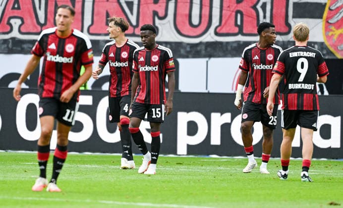 19.09.2026, xpsx, Fussball 1.Bundesliga, Eintracht Frankfurt - SC Freiburg v.l. enttäuschung frankfurt Robin Koch (Eintracht Frankfurt), Noel Aseko (Eintracht Frankfurt), Jonathan Jonny Burkardt (Eintracht Frankfurt) (DFL DFB REGULATIONS PROHIBIT ANY USE OF PHOTOGRAPHS as IMAGE SEQUENCES and or QUASI-VIDEO) emspor Frankfurt