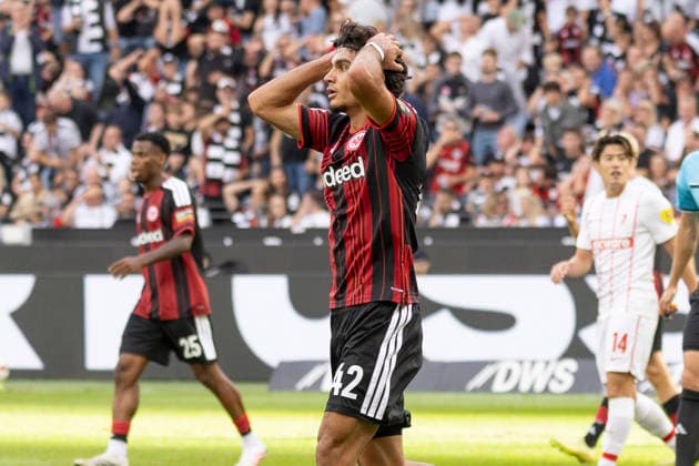 1. Fussball Bundesliga: Eintracht Frankfurt - SC Freiburg, 19.09.2026 Can Uzun (Eintracht Frankfurt 42) greift sich nac heiner vergebenen Chance an den Kopf, Eintracht Frankfurt - SC Freiburg, Frankfurt, Deutsche Bank Park, 19.9.2026 Copyright: xBEAUTIFULxSPORTS Gawlikx