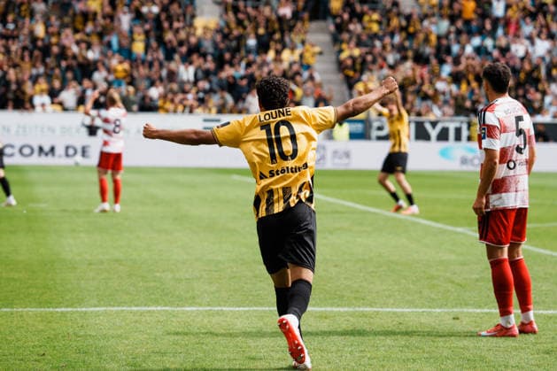 Deutschland: Fussball 3. Liga 2026 - 2027, 7. Spieltag - Alemannia Aachen vs Fortuna Düsseldorf - Tivoli (Aachen): Jubel, Tor, Führung, Treffer, Freude, feiern, Emotionen Mehdi Loune (Alemannia Aachen, 10) nach Treffer von Lukas Scepanik (Alemannia Aachen, 7) Copyright: xThiemoxRudolphx