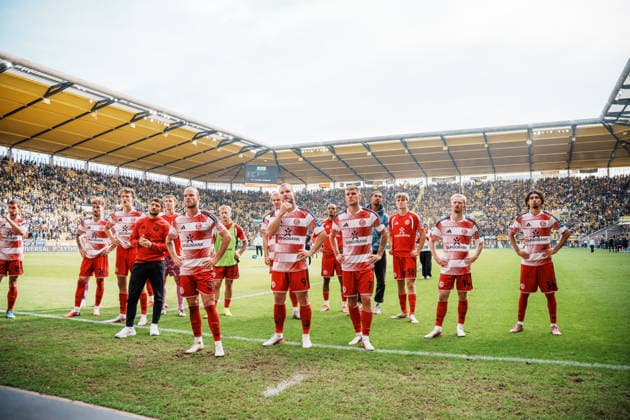 Deutschland: Fussball 3. Liga 2026 - 2027, 7. Spieltag - Alemannia Aachen vs Fortuna Düsseldorf - Tivoli (Aachen): Mannschaft bei den Auswärts - Fans, Enttäuschung, Frust, Niederlage, Applaus, Ratlosigkeit Copyright: xThiemoxRudolphx