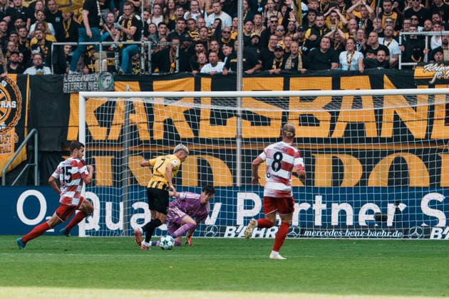 Deutschland: Fussball 3. Liga 2026 - 2027, 7. Spieltag - Alemannia Aachen vs Fortuna Düsseldorf - Tivoli (Aachen): Lukas Scepanik (Alemannia Aachen, 7) alleine vor Louis Lord (Fortuna Düsseldorf, 22), vergibt Torchance Copyright: xThiemoxRudolphx