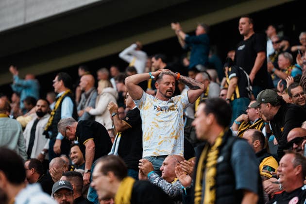 Deutschland: Fussball 3. Liga 2026 - 2027, 7. Spieltag - Alemannia Aachen vs Fortuna Düsseldorf - Tivoli (Aachen): Aachen - Fan fassungslos nach vergebener Großchance auf Tor, Emotionen, Enttäuschung Copyright: xThiemoxRudolphx