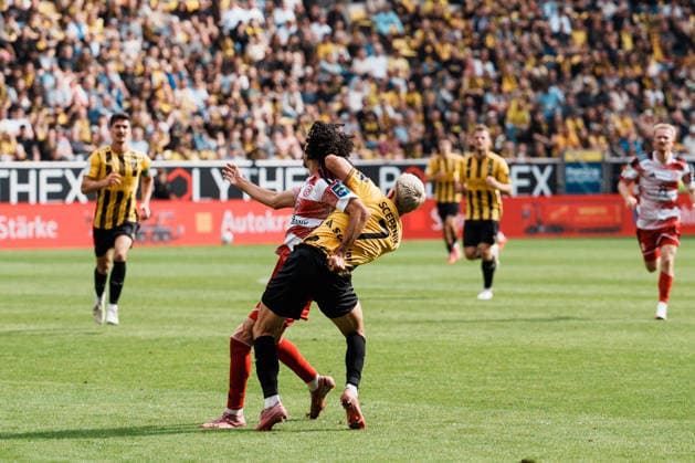 Deutschland: Fussball 3. Liga 2026 - 2027, 7. Spieltag - Alemannia Aachen vs Fortuna Düsseldorf - Tivoli (Aachen): Zweikampf, Kampf um Ball, Duell, Angriff, Tackle Lukas Scepanik (Alemannia Aachen, 7) und Anas Slimani (Fortuna Düsseldorf, 34) Copyright: xThiemoxRudolphx