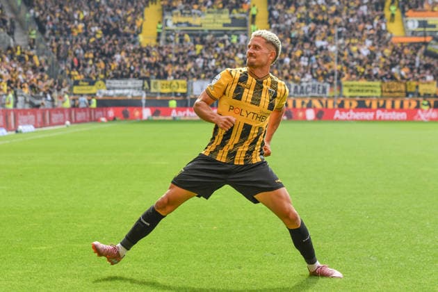 Lukas Scepanik (Alemannia Aachen, 7) jubelt über sein Tor zum 1:0, Jubel, Torjubel, Torerfolg, celebrate the goal, goal, celebration, Jubel ueber das Tor, optimistisch, Action, Aktion , 19.09.2026, Aachen (Deutschland), Fussball, 3. Liga, TSV Alemannia Aachen - Fortuna Düsseldorf, Fussball, 3. Liga, TSV Alemannia Aachen - Fortuna Düsseldorf, DFB DFL REGULATIONS PROHIBIT ANY USE OF PHOTOGRAPHS AS IMAGE SEQUENCES AND OR QUASI-VIDEO.