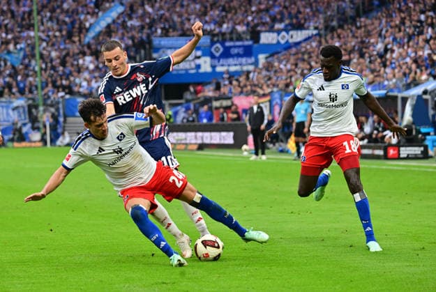 19.09.2026,GER Fußball, Männer, 1.BL, Spieltag 4 , Saison 2026 2027, Hamburg, Hamburger SV vs 1.FC Köln Nicolas Capaldo (HSV 24) versucht sich gegen Said El Mala (Köln 10) durchzusetzen DFB DFL regulations prohibit any use of photographs as image sequences and or quasi-video) Hamburg Volksparkstadion Hamburg Deutschland Copyright: xnordphotoxGmbH xWitkex