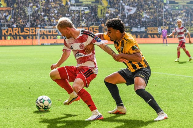 v.li.: Jomaine Consbruch (Fortuna Düsseldorf, 14), Mehdi Loune (Alemannia Aachen, 10), Zweikampf, Duell, duel, tackle, tackling, Dynamik, Action, Aktion, 19.09.2026, Aachen (Deutschland), Fussball, 3. Liga, TSV Alemannia Aachen - Fortuna Düsseldorf, Fussball, 3. Liga, TSV Alemannia Aachen - Fortuna Düsseldorf, DFB DFL REGULATIONS PROHIBIT ANY USE OF PHOTOGRAPHS AS IMAGE SEQUENCES AND OR QUASI-VIDEO.