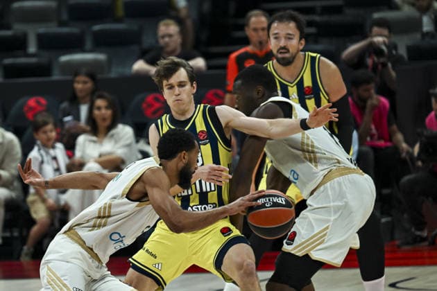 Fenerbahce Tarfin v Dubai Basketball - EuroLeague Basketball SuperCup ABU DHABI, UNITED ARAB EMIRATES - SEPTEMBER 19: Ignas Sargiunas of Fenerbahce Tarfin in action against a Dubai Basketball player during the EuroLeague Basketball SuperCup third-place game between Dubai Basketball and Fenerbahce Tarfin at Etihad Arena in Abu Dhabi, United Arab Emirates, on September 19, 2026. Hassan al Raisi Anadolu Abu Dhabi United Arab Emirates. Editorial use only. Please get in touch for any other usage.  Copyright: x2026xAnadoluxHassanxalxRaisix