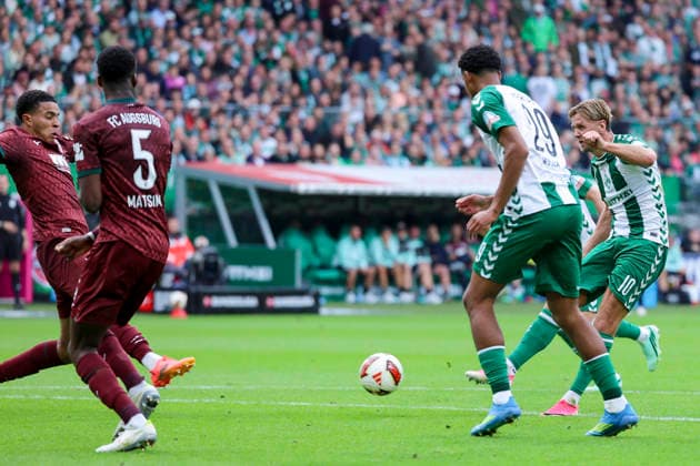 Niclas Fuellkrug (Werder Bremen) erzielt mit diesem Schuss das Tor zum 2:2 Ausgleich waehrend des spiels der 1. Bundesliga zwischen SV Werder Bremen und FC Augsburg, Weserstadion am 19. September 2026 in Bremen, Deutschland. (Foto von Marco Steinbrenner DeFodi Images) +++ Niclas Fuellkrug (Werder Bremen) scores the goal to make it 2 2 with this shot during the Bundesliga match between SV Werder Bremen and FC Augsburg at Weserstadion on September 19, 2026 in Bremen, Germany. (Photo by Marco Steinbrenner DeFodi Images) DFB DFL REGULATIONS PROHIBIT ANY USE OF PHOTOGRAPHS AS IMAGE SEQUENCES AND OR QUASI-VIDEO. (Photo by Marco Steinbrenner DeFodi Images) -