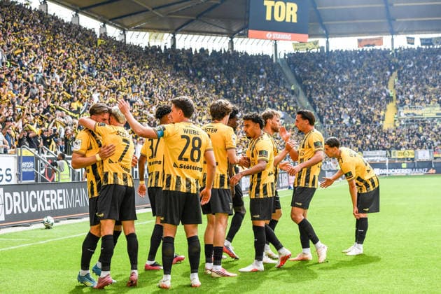 Die Spieler von Alemannia Aachen jubeln über das Tor zum 1:0 durch Lukas Scepanik (Alemannia Aachen, 7) 2. v.li., jubeln über ein Tor, Jubel, Torjubel, Torerfolg, celebrate the goal, goal, celebration, Jubel ueber das Tor, optimistisch, Action, Aktion, 19.09.2026, Aachen (Deutschland), Fussball, 3. Liga, TSV Alemannia Aachen - Fortuna Düsseldorf, Fussball, 3. Liga, TSV Alemannia Aachen - Fortuna Düsseldorf, DFB DFL REGULATIONS PROHIBIT ANY USE OF PHOTOGRAPHS AS IMAGE SEQUENCES AND OR QUASI-VIDEO.