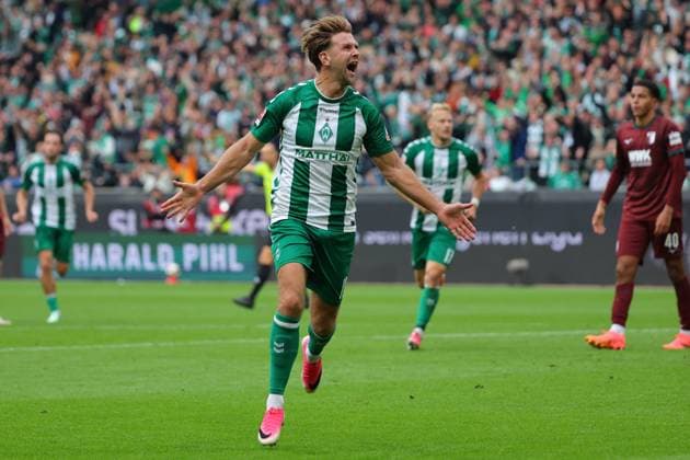 19.09.26, GER, Fussball, 1.FBL Männer, 4. Spieltag, Saison2026 2027, SV Werder Bremen vs. FC Augsburg Torjubel Jubel. Torschütze Torschuetze Niclas Füllkrug Niclas Fuellkrug (SV Werder Bremen 10) jubelt ueber das Tor zum 2:2 Bremen Weserstadion Bremen Germany Copyright: xnordphotoxGmbHx xTauchnitzx