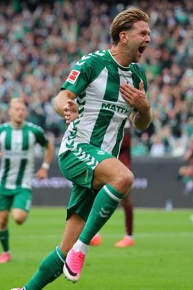 19.09.26, GER, Fussball, 1.FBL Männer, 4. Spieltag, Saison2026 2027, SV Werder Bremen vs. FC Augsburg Torjubel Jubel. Torschütze Torschuetze Niclas Füllkrug Niclas Fuellkrug (SV Werder Bremen 10) jubelt ueber das Tor zum 2:2 Bremen Weserstadion Bremen Germany Copyright: xnordphotoxGmbHx xTauchnitzx