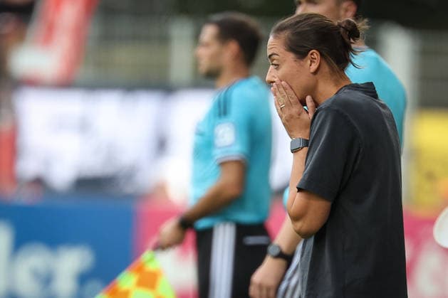 3. Liga - Saison 2026 27 - Victoria Köln - FC Ingolstadt 04 - Cheftrainerin Sabrina Wittmann (FCI) enttäuscht nach dem 3:0 Treffer - XXXXX - Foto: Meyer Jürgen 3. Liga - Saison 2026 27 - Victoria Köln - FC Ingolstadt 04