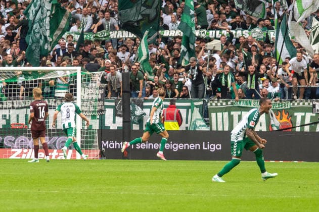 Deutschland: Fussball 1. Bundesliga, 4. Spieltag 2026 2027, Werder Bremen - FC Augsburg am 19.09.2026 in Bremen (Weserstadion): Tor zum 2:2 Niclas Füllkrug (Werder Bremen, 10) Jubel, Freude, Torjubel, Emotionen Copyright: xSvenxHeidmannx