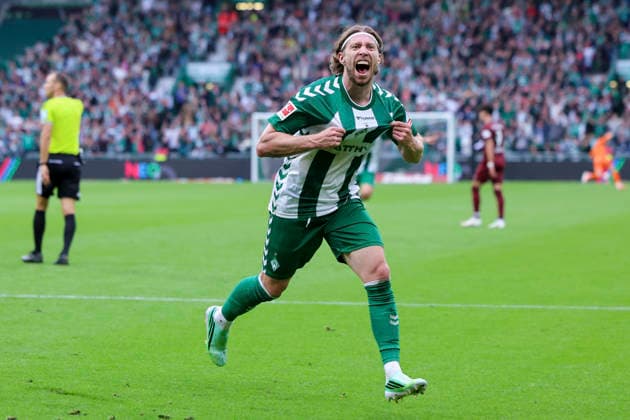 Mitchell Weiser (Werder Bremen) bejubelt seinen Treffer zum 3:2 waehrend des spiels der 1. Bundesliga zwischen SV Werder Bremen und FC Augsburg, Weserstadion am 19. September 2026 in Bremen, Deutschland. (Foto von Marco Steinbrenner DeFodi Images) +++ Mitchell Weiser (Werder Bremen) celebrates after scoring his teams third Goal during the Bundesliga match between SV Werder Bremen and FC Augsburg at Weserstadion on September 19, 2026 in Bremen, Germany. (Photo by Marco Steinbrenner DeFodi Images) DFB DFL REGULATIONS PROHIBIT ANY USE OF PHOTOGRAPHS AS IMAGE SEQUENCES AND OR QUASI-VIDEO. (Photo by Marco Steinbrenner DeFodi Images) -