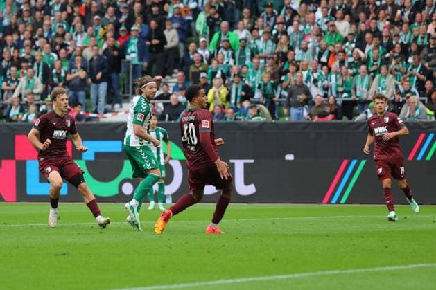 19.09.26, GER, Fussball, 1.FBL Männer, 4. Spieltag, Saison2026 2027, SV Werder Bremen vs. FC Augsburg Tor zum 3:2. Torschütze Torschuetze Mitchell Weiser (SV Werder Bremen 08) trifft zum 3:2 ins Tor Bremen Weserstadion Bremen Germany Copyright: xnordphotoxGmbHx xTauchnitzx