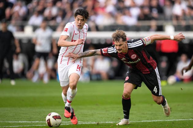 Fußball, 1. Bundesliga, 20260919, SG Eintracht Frankfurt - SC Freiburg. Im Bild 3:14, Robin KOCH (Frankfurt, 4) Zweikampf Ball Strafraum. Frankfurt Deutsche Bank Park Hessen Deutschland Copyright: Passion2Press MarkusxFischerx