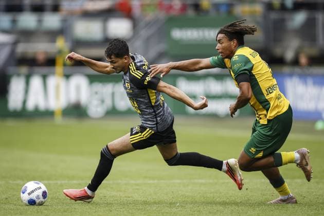 THE HAGUE - (lr) Ilyes Hamache of SC Cambuur and Jonas Jensen-Abbew of ADO Den Haag during the Dutch Eredivisie match between ADO Den Haag and SC Cambuur at the WerkTalent Stadion on September 19, 2026 in The Hague, the Netherlands. MAURICE VAN STEEN ANP Eredivisie 2026 27 xVIxANPxSportx xxANPxIVx 569262532 originalFilename: 569262532.jpg
