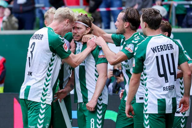 Mitchell Weiser (Werder Bremen) bejubelt seinen Treffer mit den Teamkollegen waehrend des spiels der 1. Bundesliga zwischen SV Werder Bremen und FC Augsburg, Weserstadion am 19. September 2026 in Bremen, Deutschland. (Foto von Marco Steinbrenner DeFodi Images) +++ Mitchell Weiser (Werder Bremen) celebrates his goal with teammates during the Bundesliga match between SV Werder Bremen and FC Augsburg at Weserstadion on September 19, 2026 in Bremen, Germany. (Photo by Marco Steinbrenner DeFodi Images) DFB DFL REGULATIONS PROHIBIT ANY USE OF PHOTOGRAPHS AS IMAGE SEQUENCES AND OR QUASI-VIDEO. (Photo by Marco Steinbrenner DeFodi Images) -