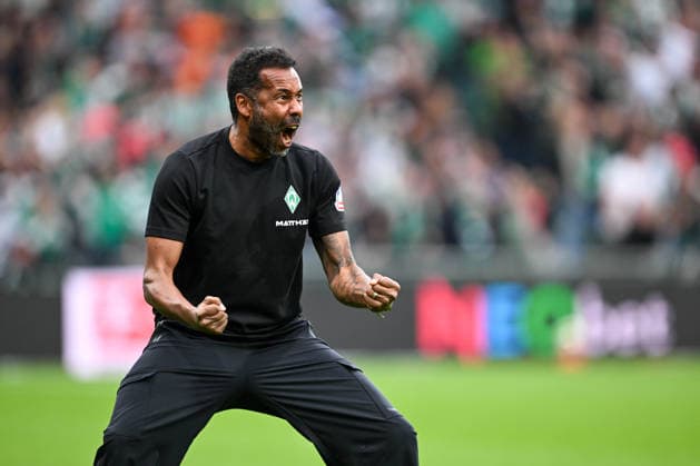 1. Bundesliga: SV Werder Bremen - FC Augsburg am 19.09.2026 im Weserstadion in Bremen Trainer Daniel Thioune (Bremen) jubelt nach dem Sieg.