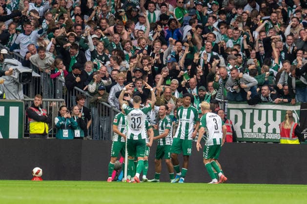 Deutschland: Fussball 1. Bundesliga, 4. Spieltag 2026 2027, Werder Bremen - FC Augsburg am 19.09.2026 in Bremen (Weserstadion): Tor zum 3:2 Mitchell Weiser (Werder Bremen, 8) Jubel, Freude, Torjubel, Emotionen Copyright: xSvenxHeidmannx