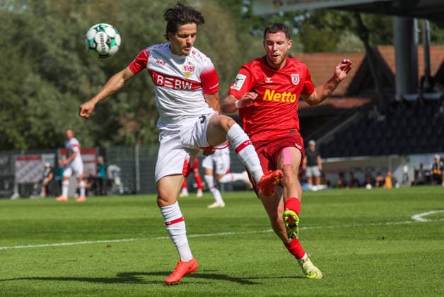 2026.09.19, Deutschland, Aspach Fußball VfB Stuttgart II vs. SSV Jahn Regensburg, v.l. David Preu (VfB II), Oscar Schönfelder (Regensburg)