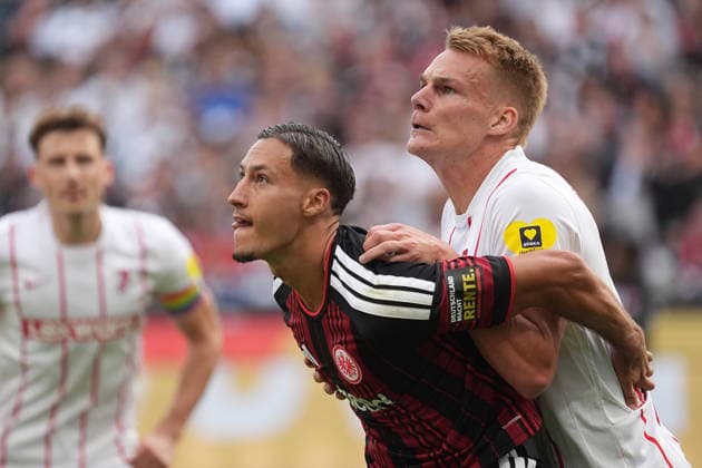 Younes Ebnoutalib (Eintracht Frankfurt) gegen Matthias Ginter (SC Freiburg, 28) - 19.09.2026 Bundesliga, Saison 26 27: Eintracht Frankfurt vs. SC Freiburg, Deutsche Bank Park, 4. Spieltag